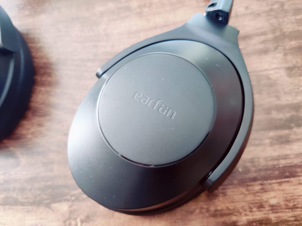EarFun Wave Life Over-Ear-Kopfhörer Ohrmuschel mit Logo