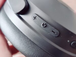 EarFun Wave Life Over-Ear-Kopfhörer Lautstärketasten