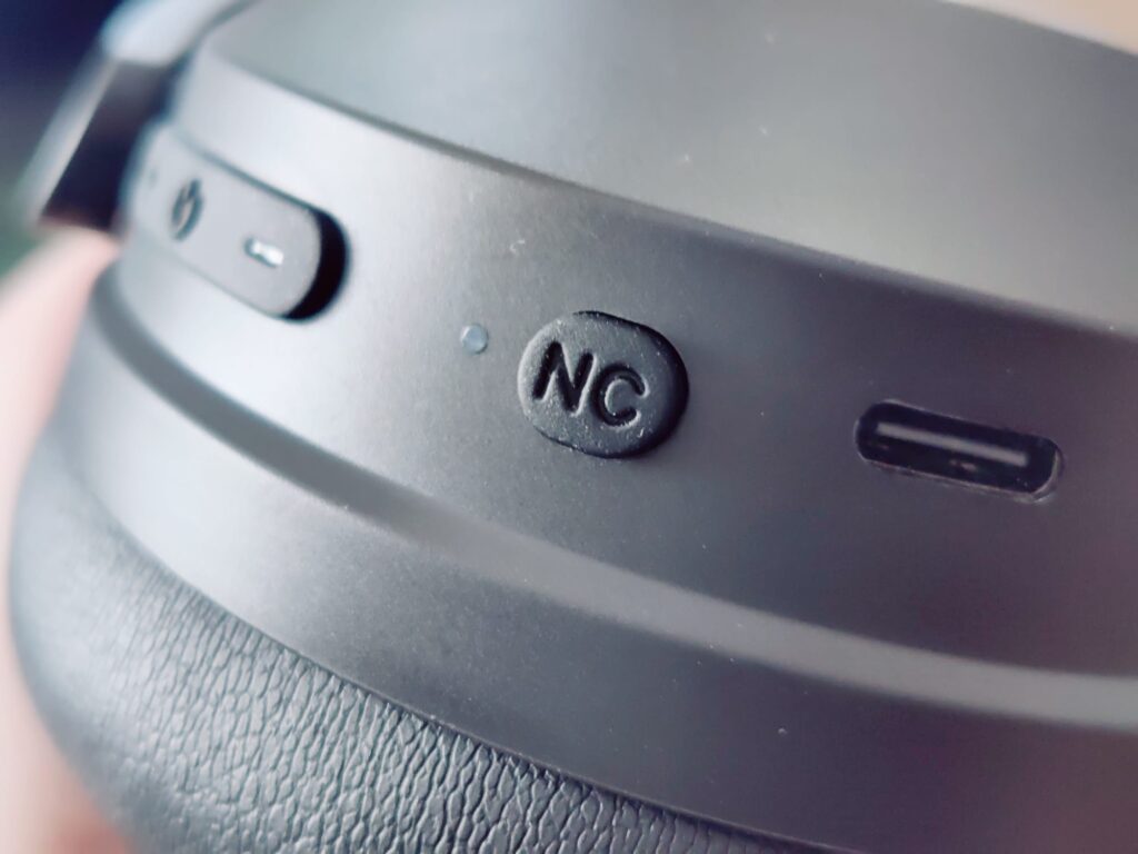 EarFun Wave Life Over-Ear-Kopfhörer Noise-Cancelling-Taste