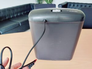 Genie 240S Aktenvernichter von hinten