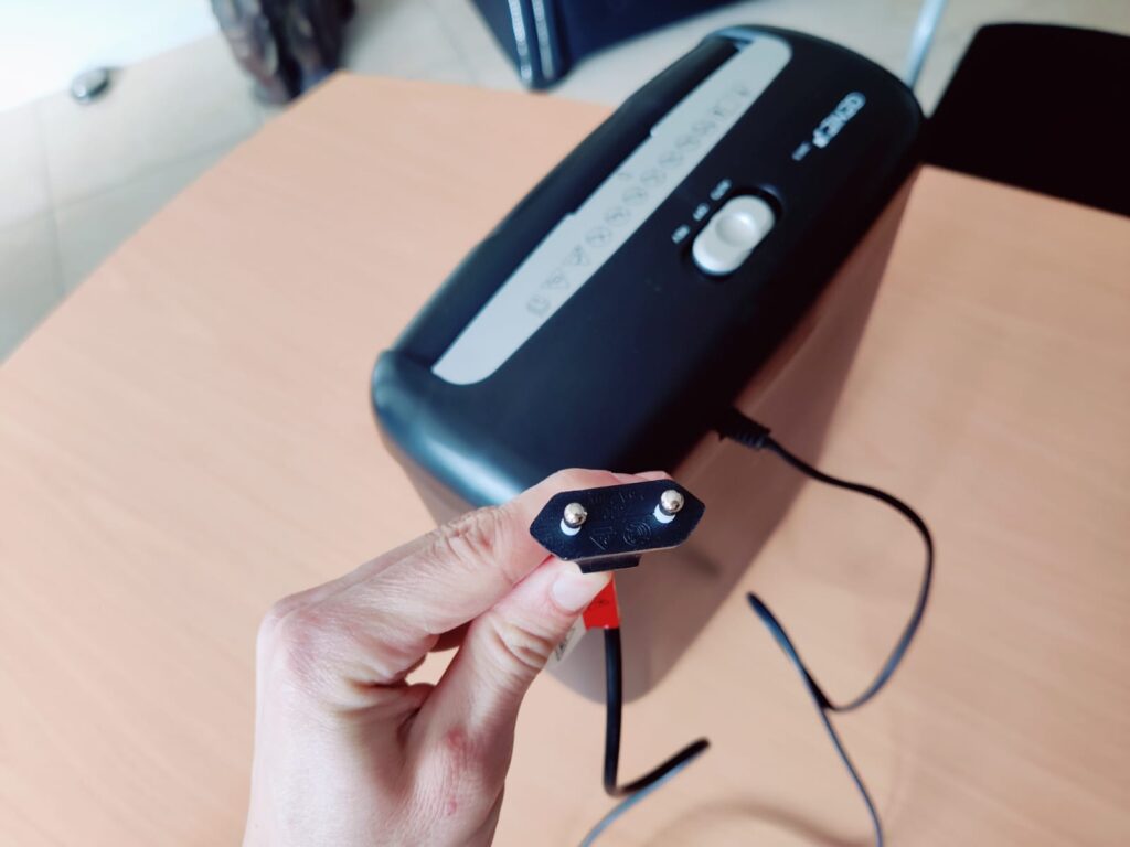 Genie 240S Aktenvernichter Schukostecker