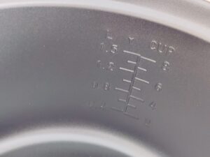 Emerio RCE-110118.5 Reiskocher Dampfkorb Markierungen