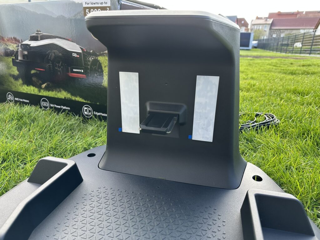 16-dreame-a3-awd-pro-ladestation-rueckseite
