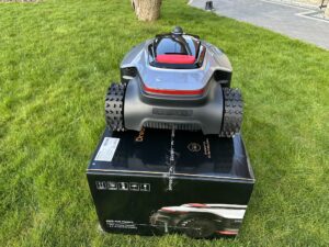 21-dreame-a3-awd-pro-roboter-heckansicht-auf-karton