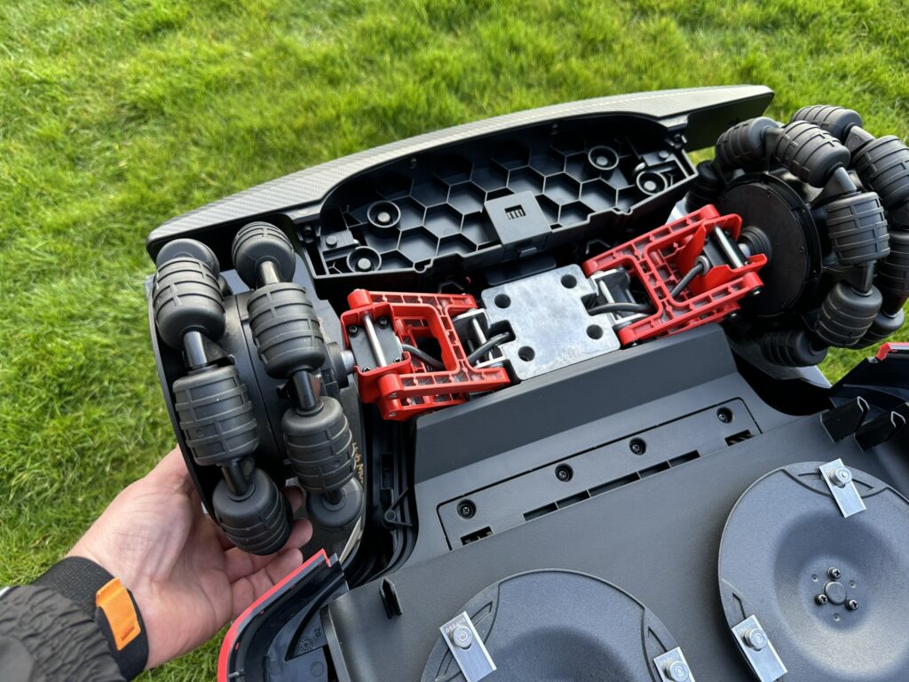 28-dreame-a3-awd-pro-unterseite-achsaufhaengung-detail