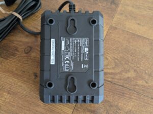 Ladegerät des Scheppach C-DD45 Akkuschraubers von unten