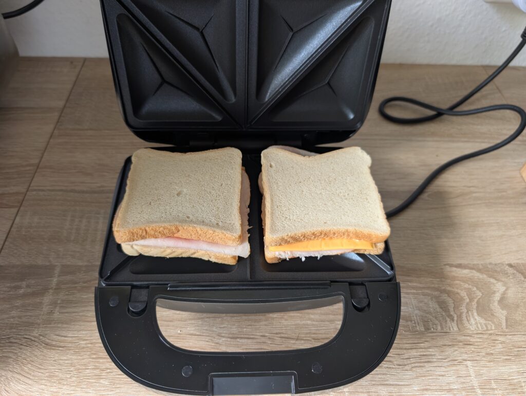 Philips 5000-Serie 3-in-1 Sandwichmaker Toast eingelegt