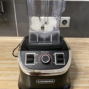 STEINBORG Standmixer SB-7060 Eiswürfel vorher
