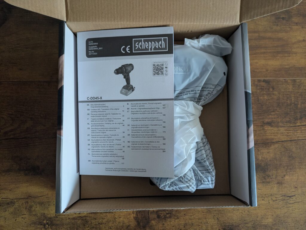 Verpackung des Scheppach C-DD45 Akkuschrauber geöffnet