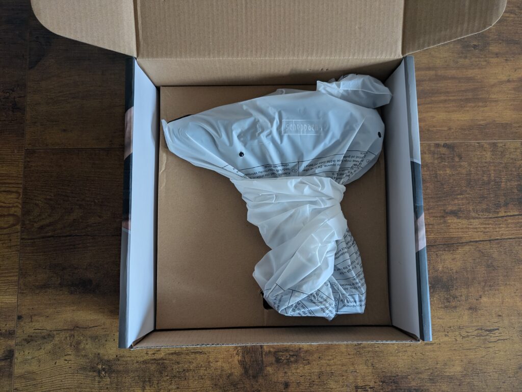 Verpackung des Scheppach C-DD45 Akkuschraubers geöffnet