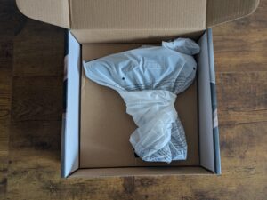 Verpackung des Scheppach C-DD45 Akkuschraubers geöffnet