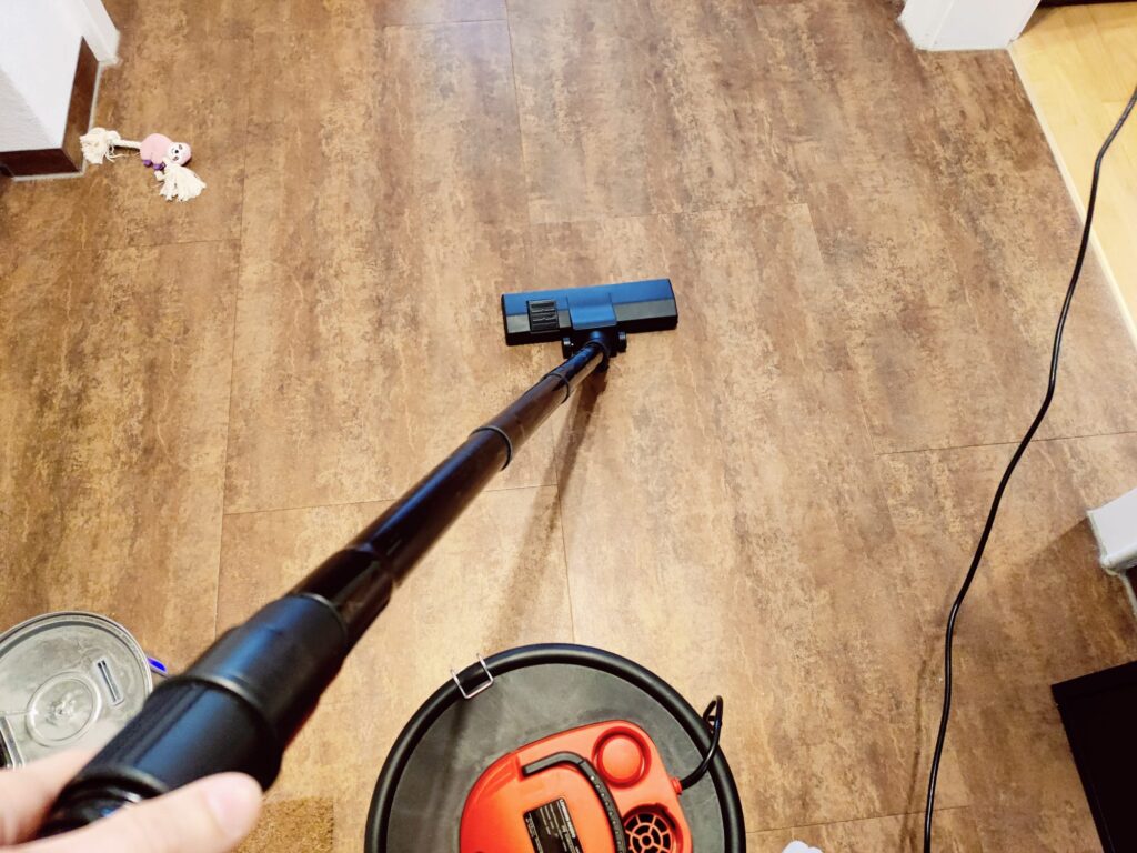 Lehmann Haddo Aschesauger auf Vinylboden
