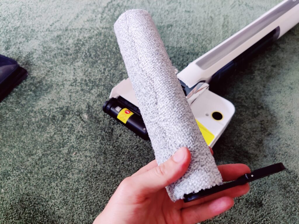 Tineco Floor One i7 Fold Premium Nass-Trockensauger Bürstenrolle entnommen