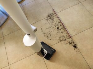 Tineco Floor One i7 Fold Premium Nasssauger Test mit Schmutzwasser