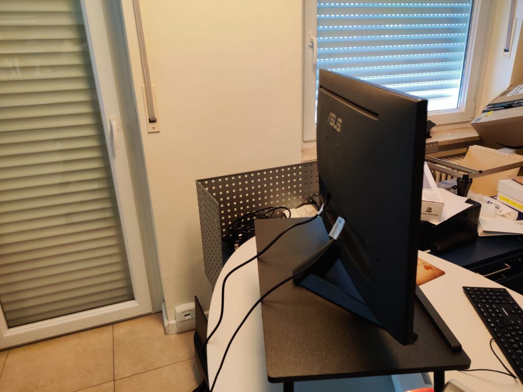 ASUS Eye Care VY279HGR Monitor Kabelmanagement