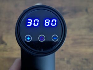 Zerolia MG 03 Massagepistole Display (2)