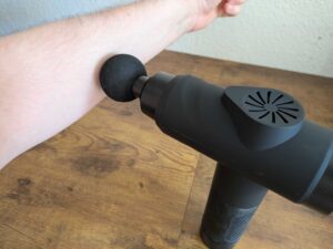 Zerolia MG 03 Massagepistole im Einsatz