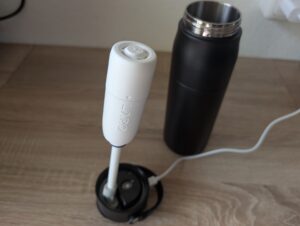 BRITA LARQ iQ Trinkflasche mit Wasserfilter Deckel mit Trinkhalm und Kartusche