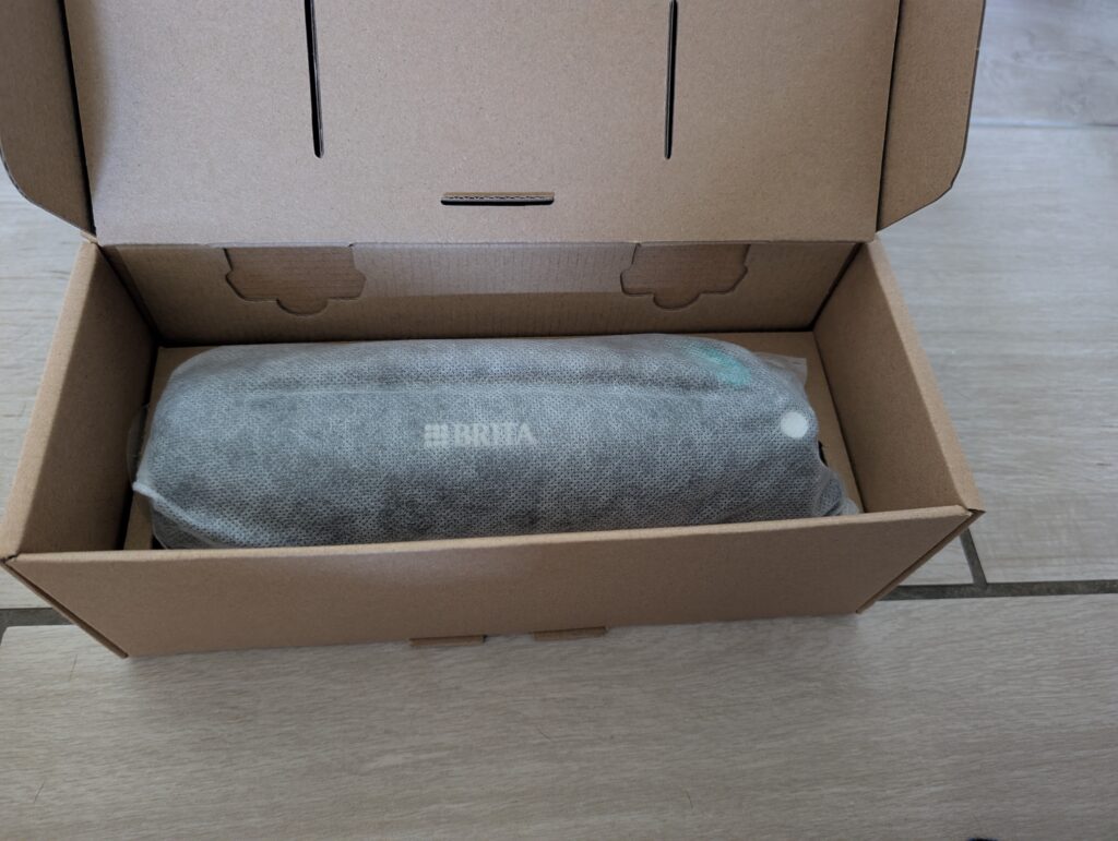 BRITA LARQ iQ Trinkflasche mit Wasserfilter in der Verpackung