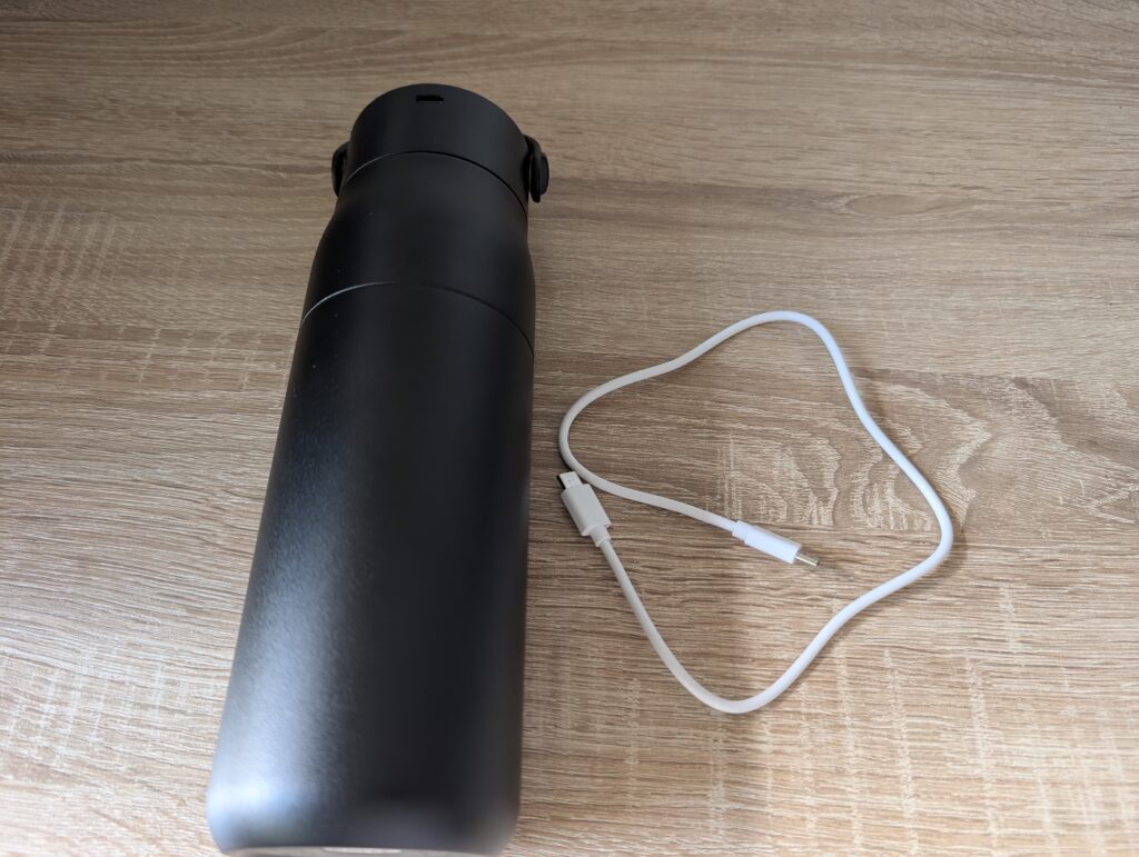 BRITA LARQ iQ Trinkflasche mit Wasserfilter mit Ladekabel