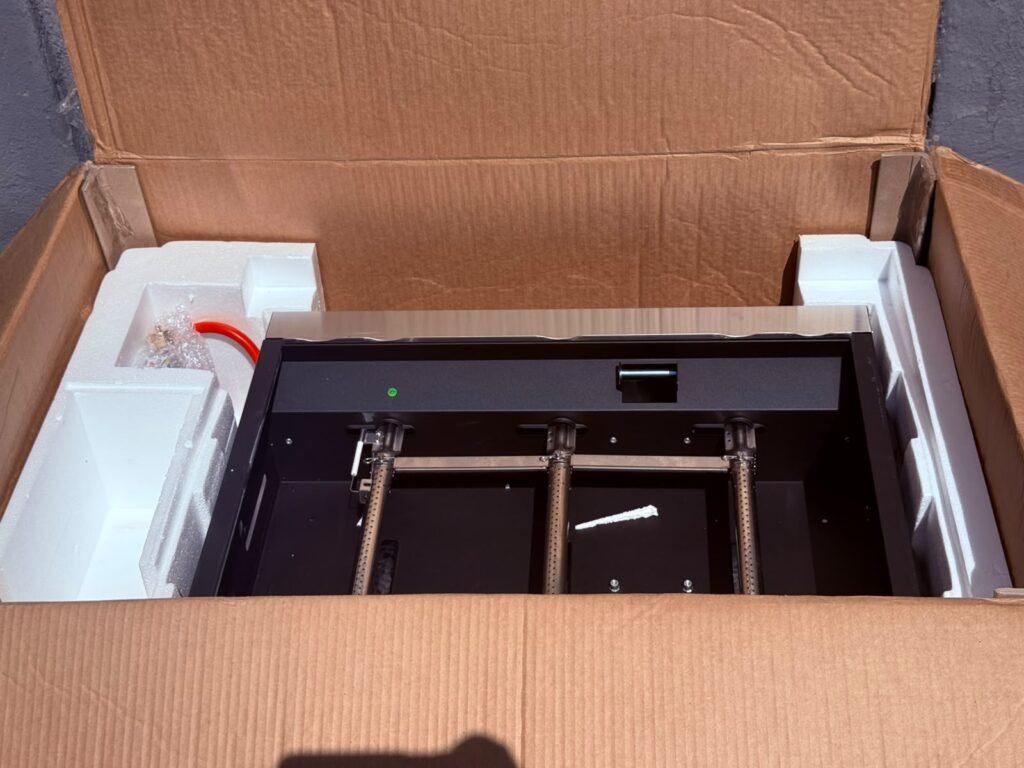 Char-Broil Griddle 3400 Gasgrill Verpackung geöffnet (2)