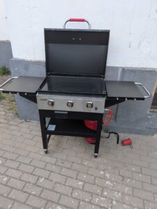 Char-Broil Griddle 3400 Gasgrill aufgebaut