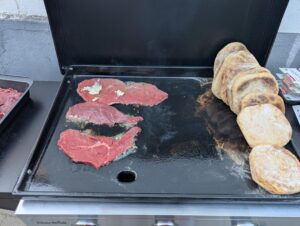 Char-Broil Griddle 3400 Gasgrill im Einsatz
