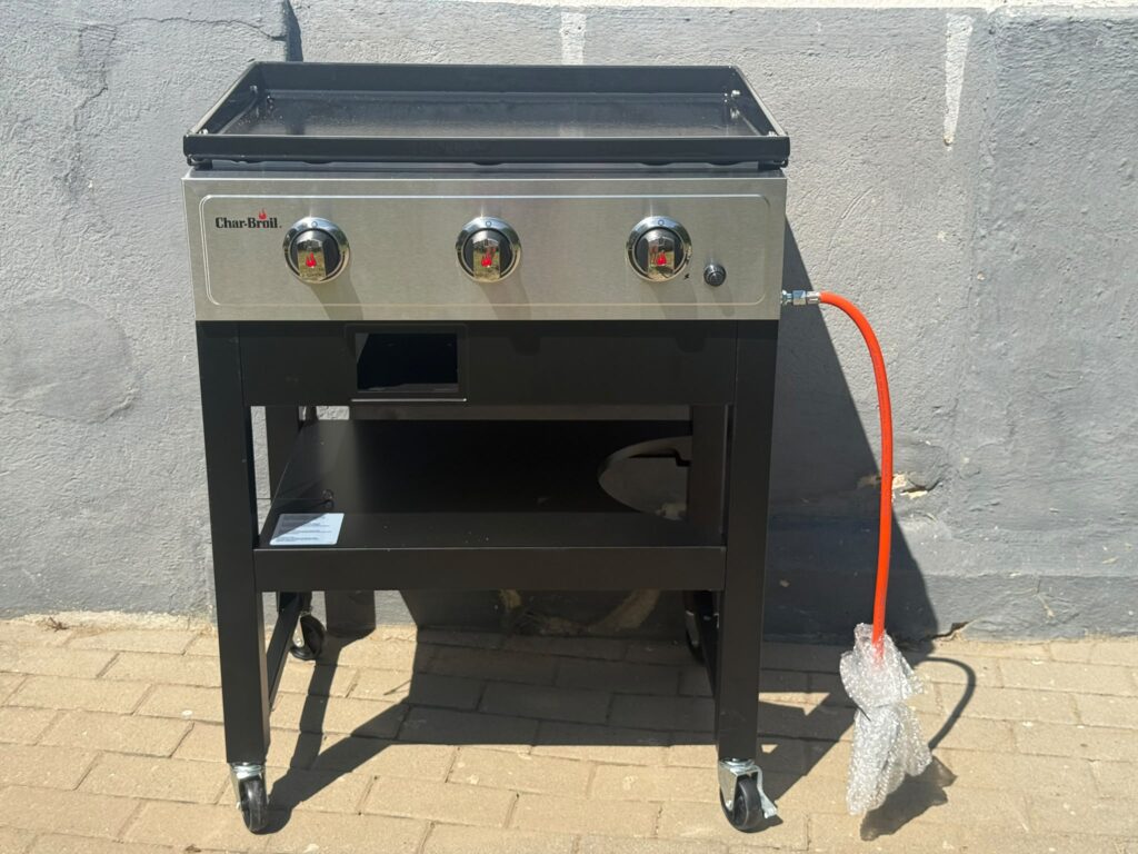 Char-Broil Griddle 3400 Gasgrill von vorne (3)