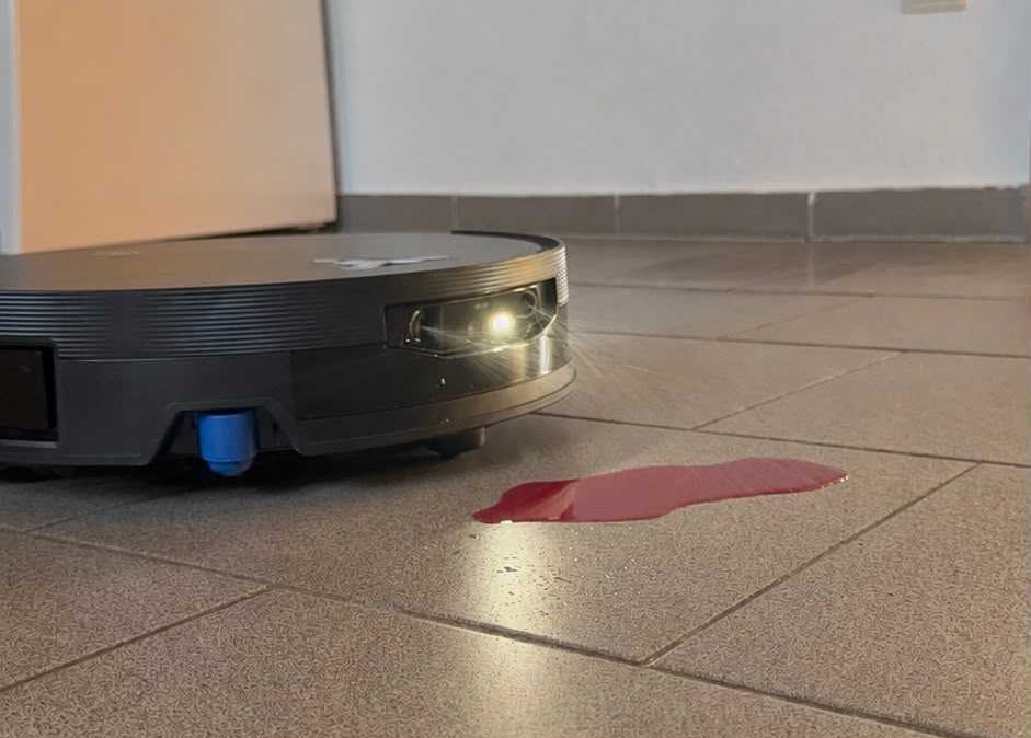 Ecovacs DEEBOT X12 OmniCyclone nutzt FocusJet-Funktion