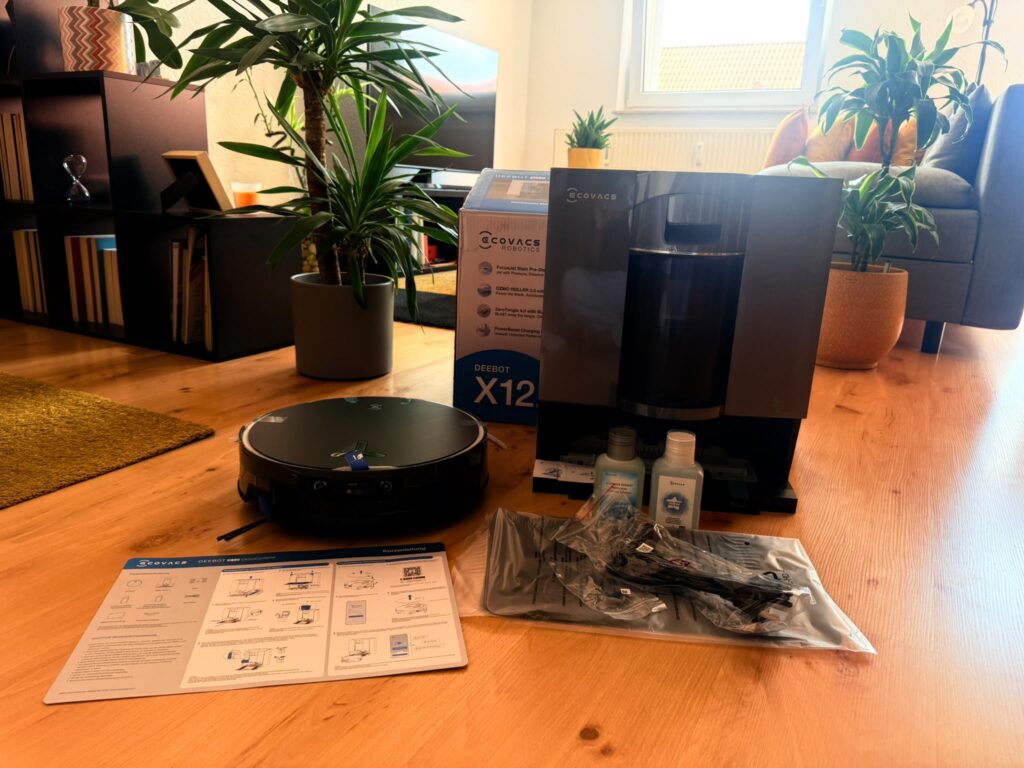 Ecovacs Deebot X12 OmniCyclone Saug-Wisch-Roboter Lieferumfang