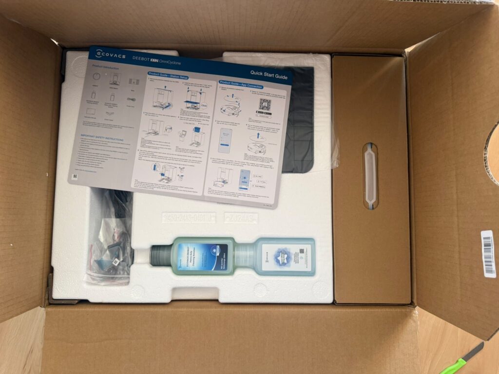 Ecovacs Deebot X12 OmniCyclone Saug-Wisch-Roboter Verpackung von oben