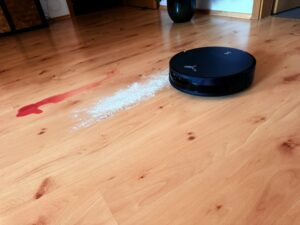 Ecovacs Deebot X12 OmniCyclone Saug-Wisch-Roboter im Einsatz (3)