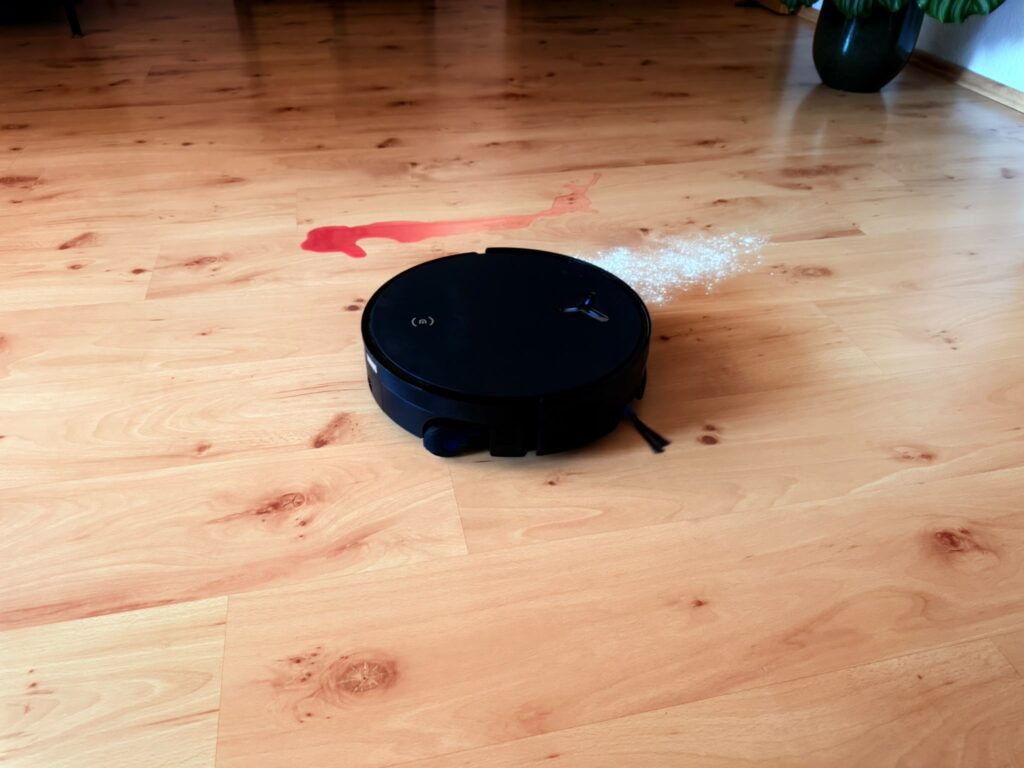 Ecovacs Deebot X12 OmniCyclone Saug-Wisch-Roboter im Einsatz (6)