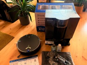 Ecovacs Deebot X12 OmniCyclone Saug-Wisch-Roboter mit Station