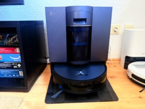 Ecovacs Deebot X12 OmniCyclone Saug-Wisch-Roboter mit Station und Behälter