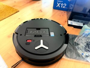 Ecovacs Deebot X12 OmniCyclone Saug-Wisch-Roboter von unten