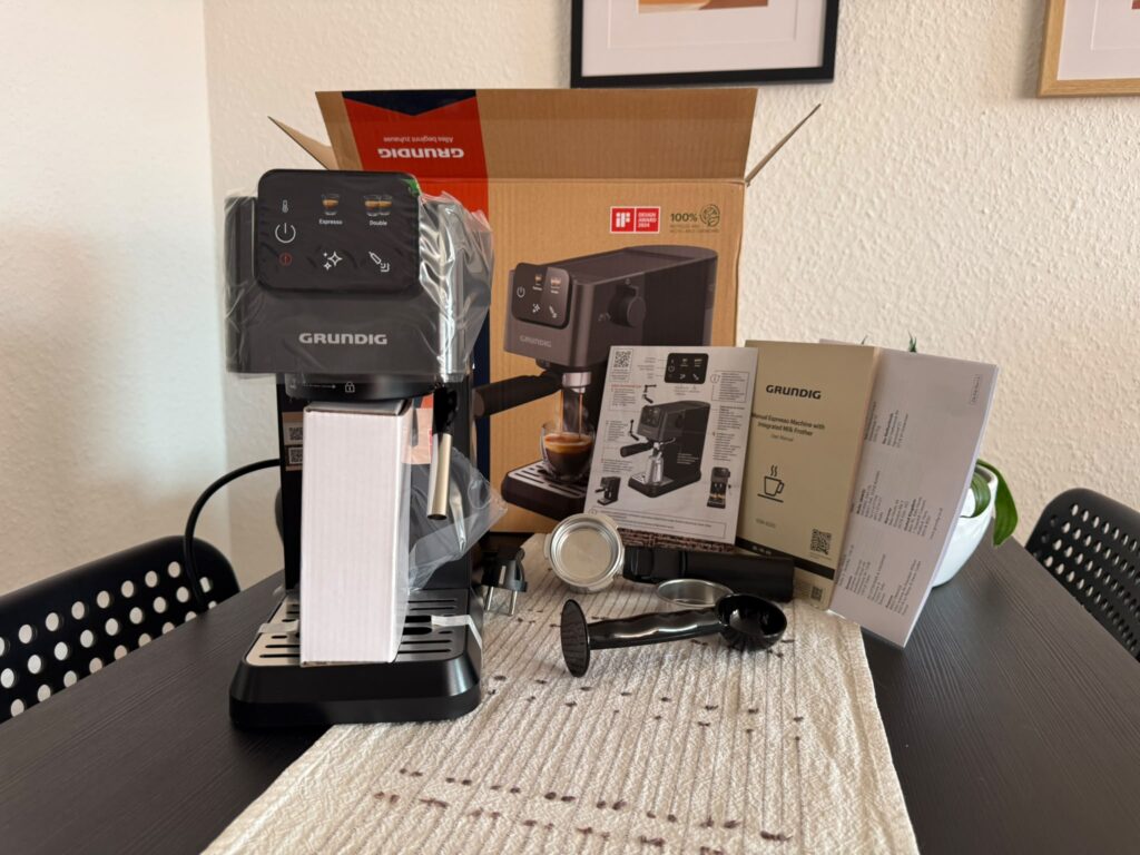 Gesamter Lieferumfang der Grundig KSM 4330 Siebträgermaschine