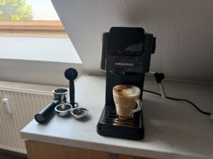 Grundig KSM 4330 Siebträgermaschine mit Latte Macchiato