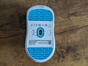 HATOR Quasar 3S ULTIMA 8K Wireless Gaming-Maus von unten