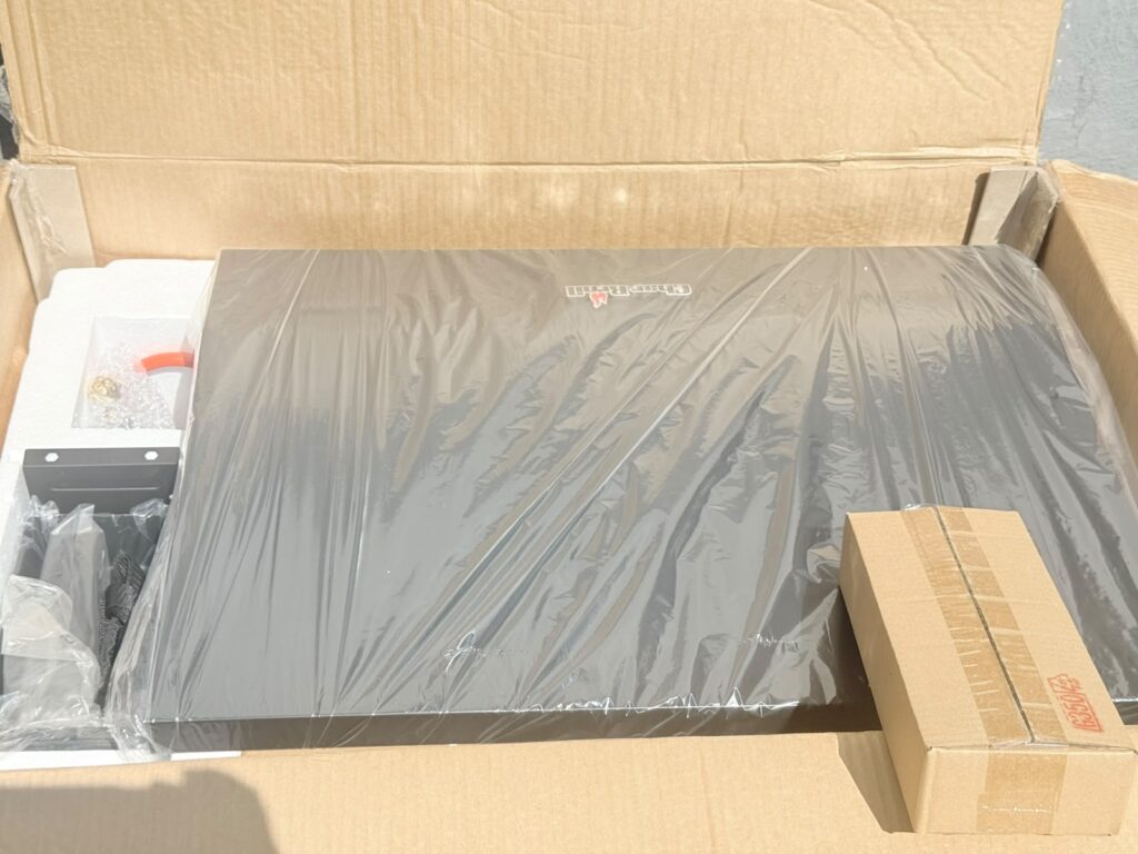 Char-Broil Griddle 3400 Gasgrill Verpackung geöffnet