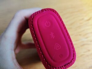 JBL Go 5 Lautsprecher Bedientasten seitlich