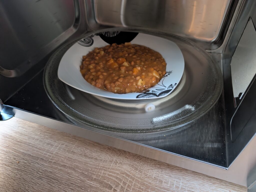Panasonic NN-CD58RSEPG Kombi-Mikrowelle Linsensuppe
