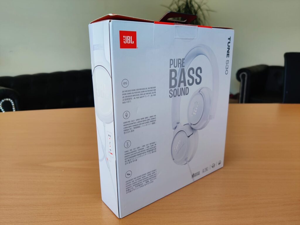 JBL Tune 530 Kopfhörer Verpackung seitlich