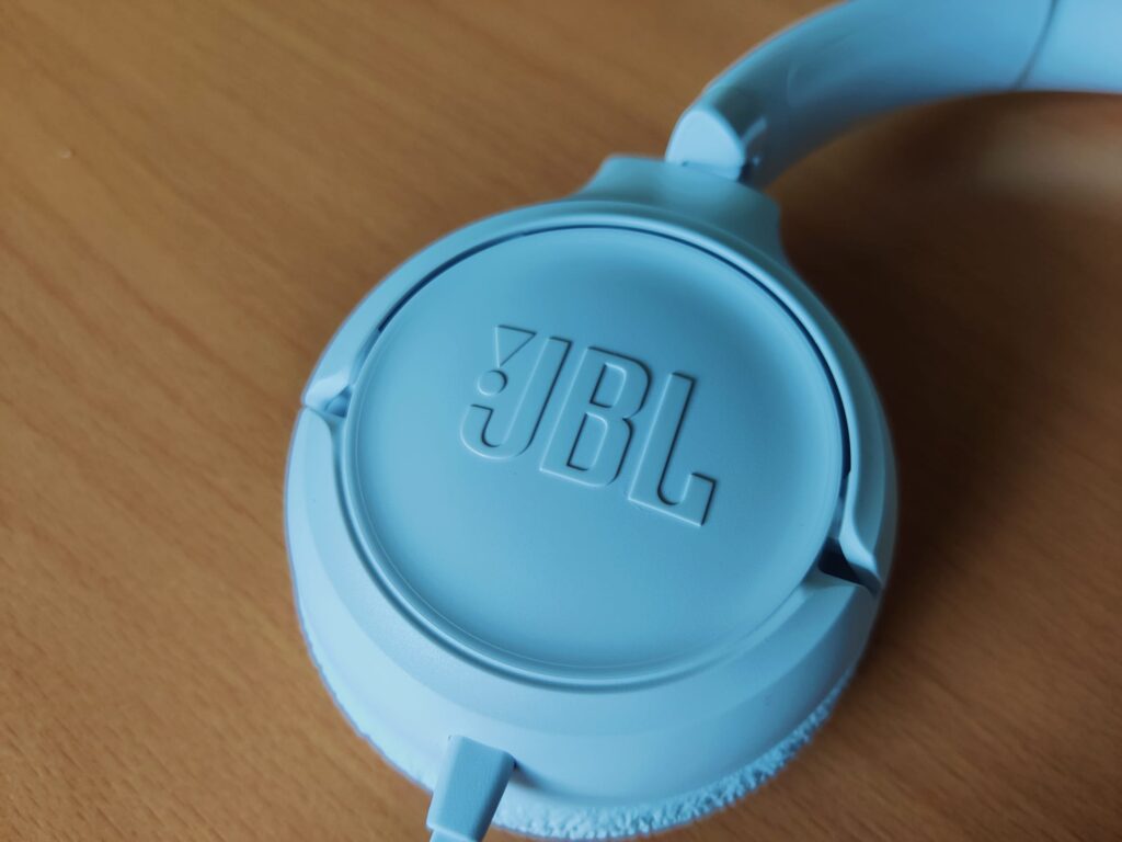 JBL Tune 530 Kopfhörer JBL-Logo