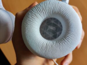 JBL Tune 530 Kopfhörer Seitenindikator