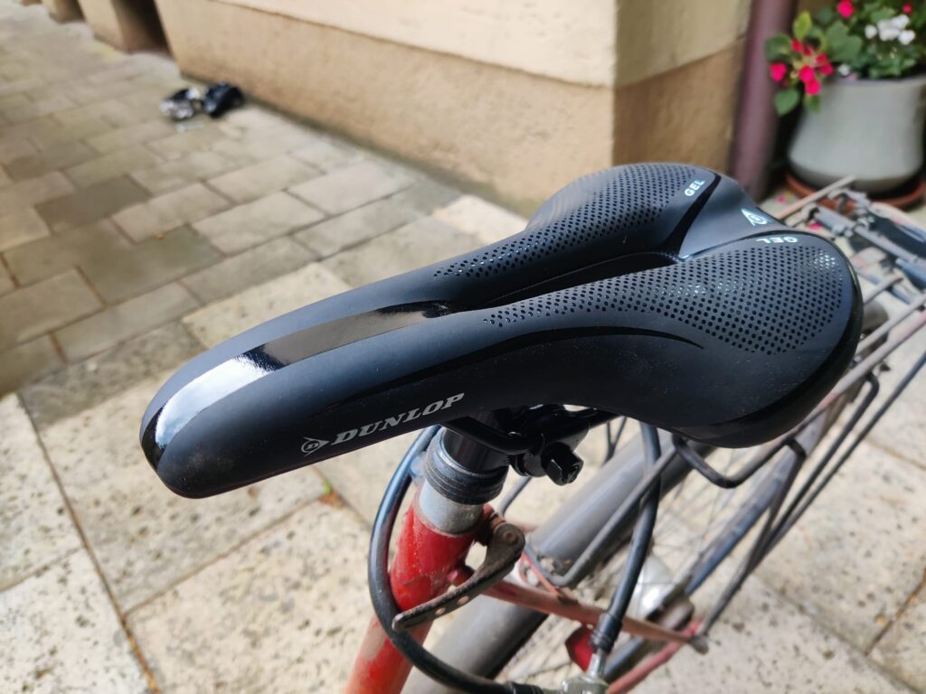 Dunlop Gel Comfort Fahrradsattel montiert von der Seite