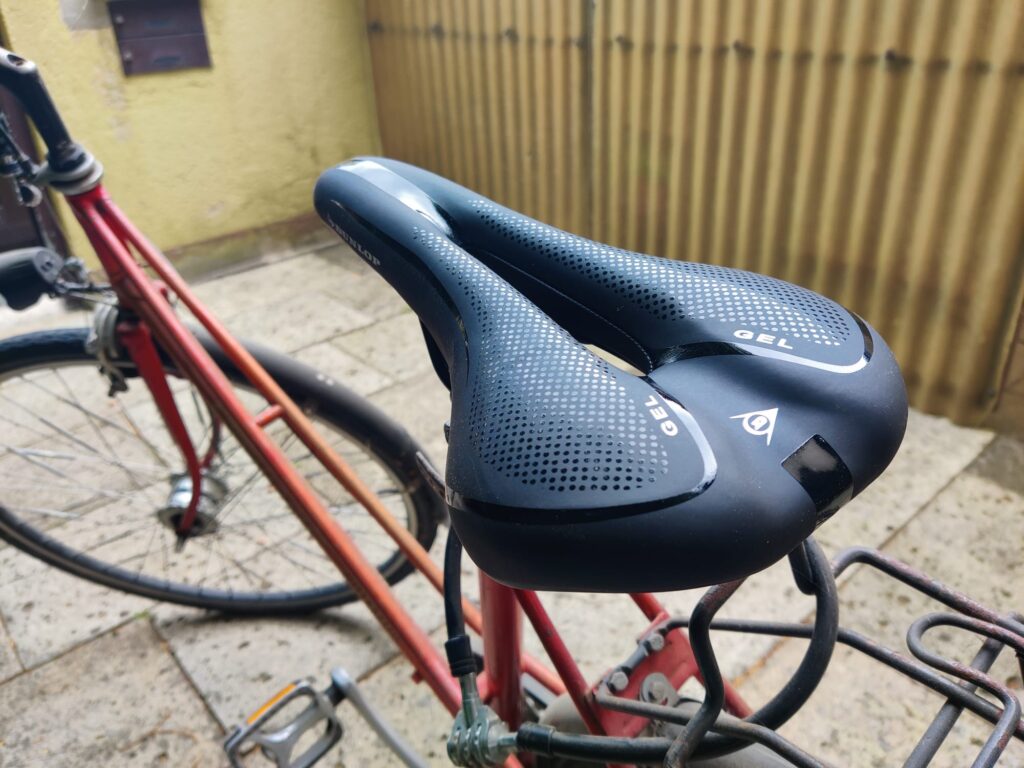 Dunlop Gel Comfort Fahrradsattel montiert von hinten
