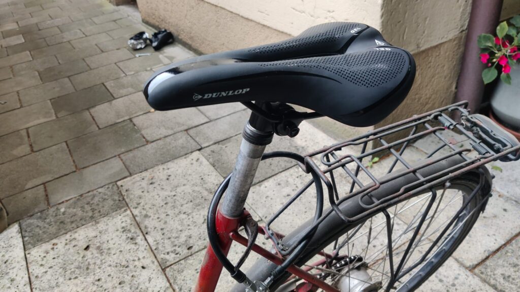 Dunlop Gel Comfort Fahrradsattel auf Sattelstütze ausgefahren
