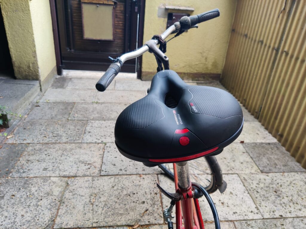 Roysmart 324AZ-01 Fahrradsattel montiert von hinten