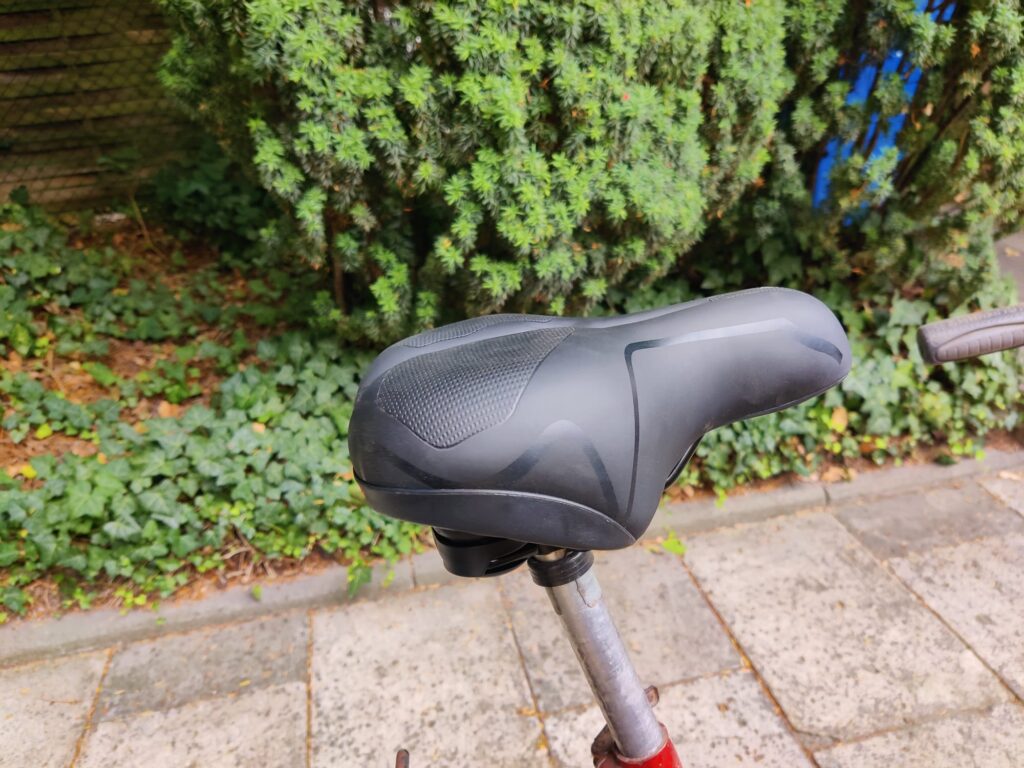 Roysmart 324AZ-01 Fahrradsattel auf Sattelstütze montiert